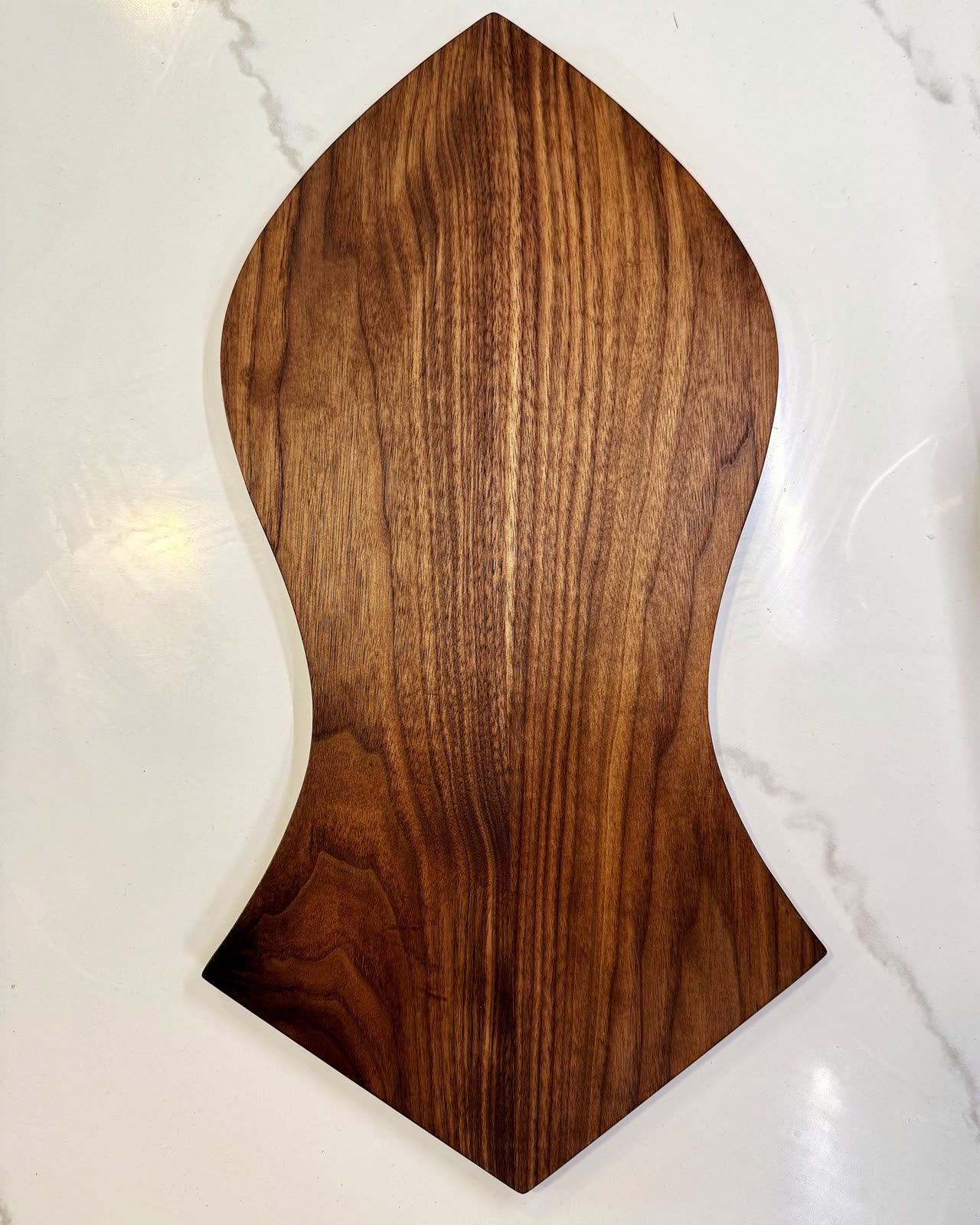 Nalayn Shareef in walnut, seen from above, showing the grain running the length of the piece